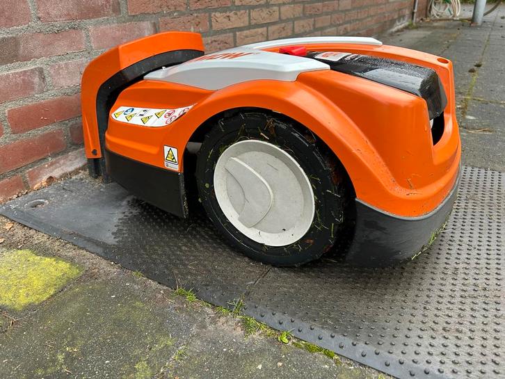 Stihl RMI422 Robotmaaier - Nieuwe accu, Tuin en Terras, Robotmaaiers, Gebruikt, 20 tot 25 cm, Met regensensor, Ophalen