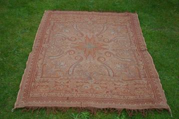 antieke worteldoek 135 cm bij 155 cm, mooie warme kleuren beschikbaar voor biedingen