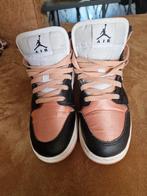 Air Jordan 1 mid "madder root", Kleding | Dames, Schoenen, Ophalen of Verzenden, Gedragen, Roze, Sneakers of Gympen