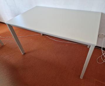 Bureautafel kantoortafel Drentea. beschikbaar voor biedingen