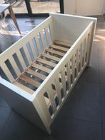Hoogglans wit baby bedje, Kinderen en Baby's, Kinderkamer | Bedden, Ophalen of Verzenden, Zo goed als nieuw, Minder dan 140 cm
