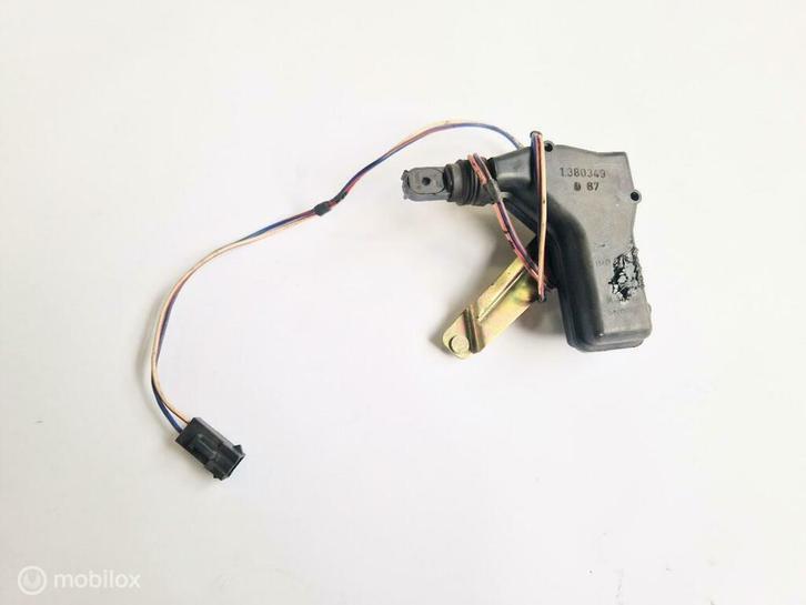 Centrale deurvergrendelingsmotor Volvo 740 760 1380349, Auto-onderdelen, Elektronica en Kabels, Volvo, Gebruikt, Ophalen of Verzenden