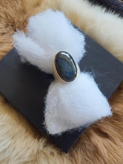 Echt zilveren labradoriet ring, Sieraden, Tassen en Uiterlijk, Ringen, Zo goed als nieuw, Dame, Zilver, Zilver, Ophalen of Verzenden