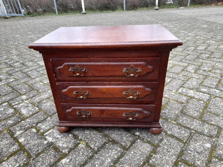 Zeer nette eiken laden kastje, Huis en Inrichting, Kasten | Ladekasten, Zo goed als nieuw, Minder dan 100 cm, 50 tot 100 cm, 25 tot 50 cm