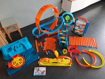 Hot Wheels diverse loopings, garage en accessoires  beschikbaar voor biedingen