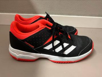 Zaalschoenen Adidas beschikbaar voor biedingen