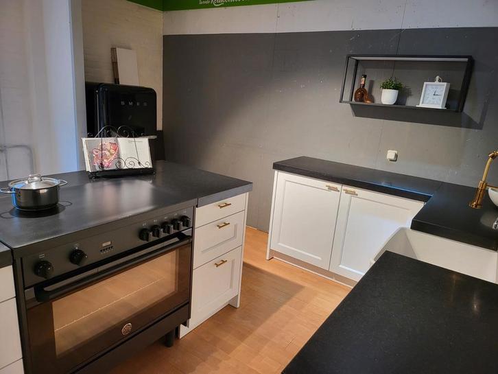 Landelijke keuken met inductie fornuis, stenen bladen, Huis en Inrichting, Keuken | Complete keukens, Zo goed als nieuw, Overige typen