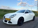 Alfa Romeo Giulietta 1.4 Turbo 2011 Wit, Auto's, Alfa Romeo, Voorwielaandrijving, 65 €/maand, Zwart, 4 cilinders