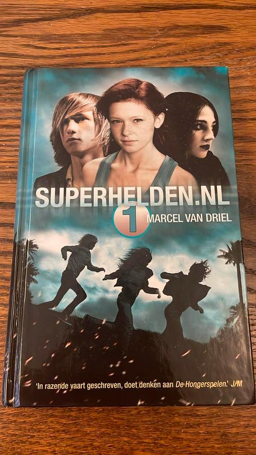 Marcel van Driel - Superhelden nl, Boeken, Kinderboeken | Jeugd | 10 tot 12 jaar, Zo goed als nieuw, Ophalen of Verzenden