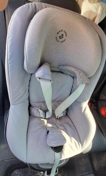 Maxi Cosi autostoeltje met familyfix beschikbaar voor biedingen