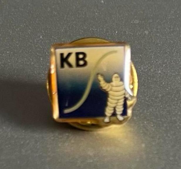 speldje - pin waarop een Michelin Bibendum staat afgebeeld, Verzamelen, Speldjes, Pins en Buttons, Overige onderwerpen, Ophalen of Verzenden