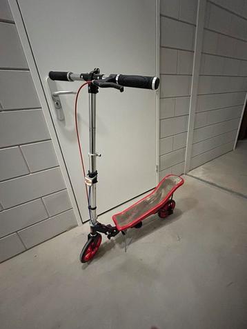Rode Spacescooter beschikbaar voor biedingen