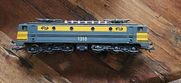 Hema, jaren 80, NS treinstellen 2 locomotieven en 5 wagons beschikbaar voor biedingen