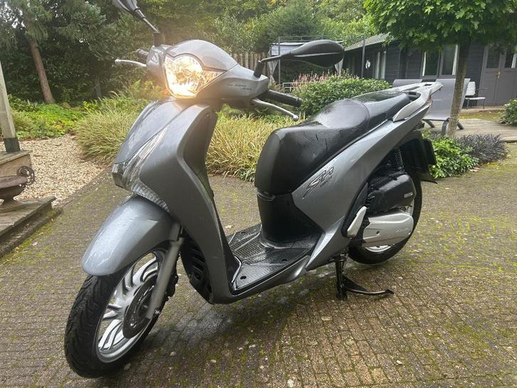 motor scooter Honda SH 150i, Motoren, Motoren | Honda, Particulier, Scooter, 12 t/m 35 kW, 1 cilinder, Minimaal motorrijbewijs A1