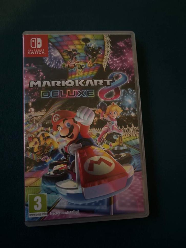 Mario Kart 8 Deluxe - Nintendo Switch, Spelcomputers en Games, Games | Nintendo Switch, Zo goed als nieuw, Racen en Vliegen, 3 spelers of meer