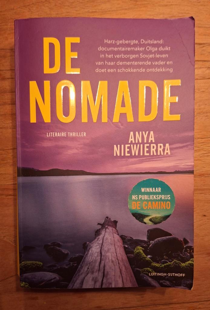 De Nomade - Anya Niewierra, Boeken, Thrillers, Gelezen, Nederland, Ophalen of Verzenden