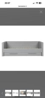 Dennis bedbank betongrijs, Ophalen, 85 tot 100 cm, Gebruikt, Lattenbodem