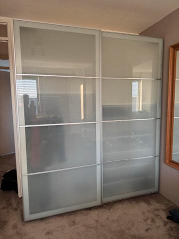 Ruime schuifdeurkast met veel opbergruimte Ikea Pax - afbeelding 2