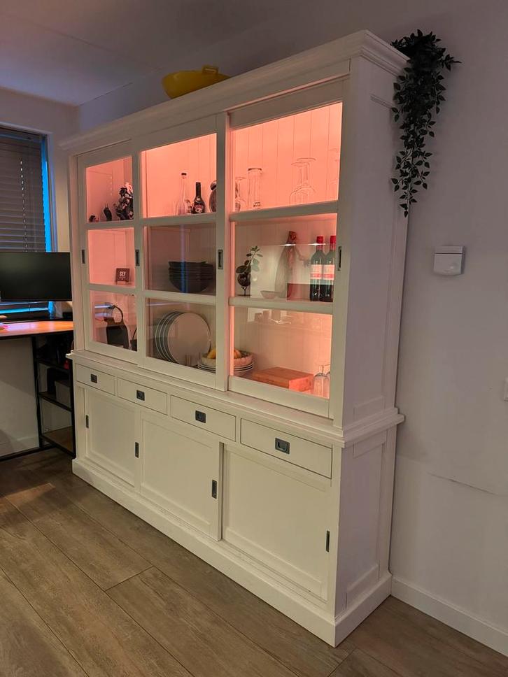 Mooie grote buffetkast met licht en stroom, Antiek en Kunst, Antiek | Meubels | Kasten, Ophalen of Verzenden