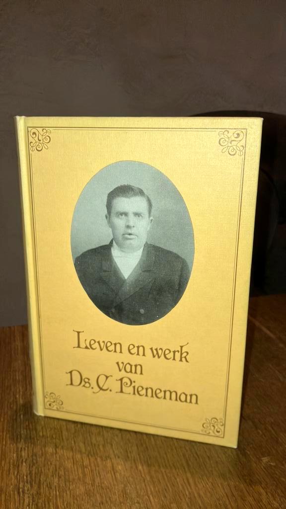 KR-2 Leven en werk van Ds C Pieneman, Boeken, Godsdienst en Theologie, Gelezen, Ophalen of Verzenden