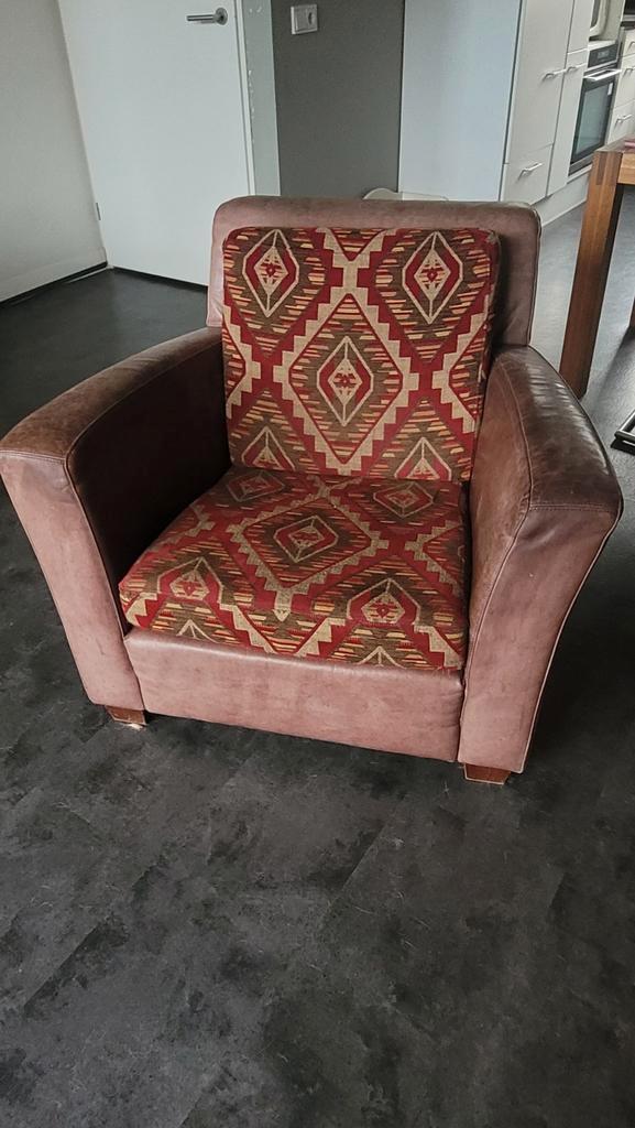 Leren fauteuil met Perzische kussens, Huis en Inrichting, Fauteuils, Gebruikt, Leer, Stof, 50 tot 75 cm, 75 tot 100 cm, Ophalen