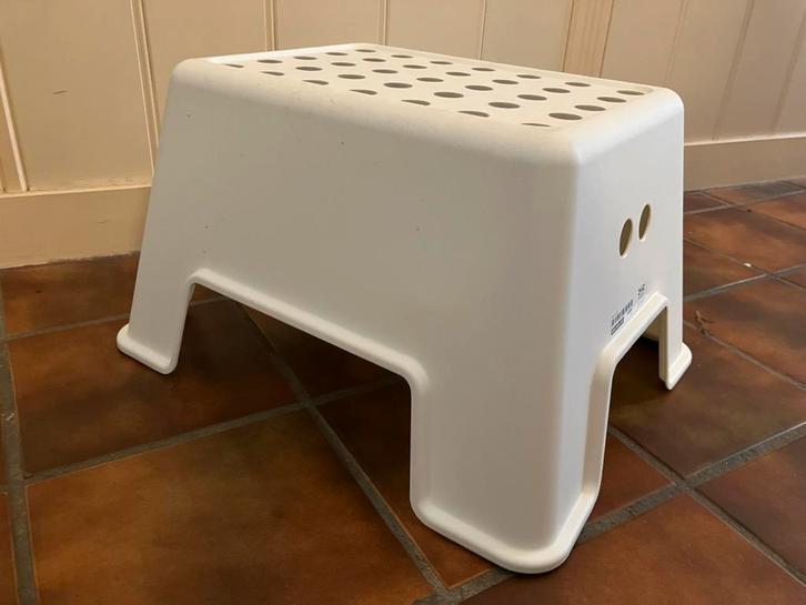 IKEA Krukje / Opstapje - Wit & Stevig, Huis en Inrichting, Krukjes, Zo goed als nieuw, Kunststof, Ophalen of Verzenden