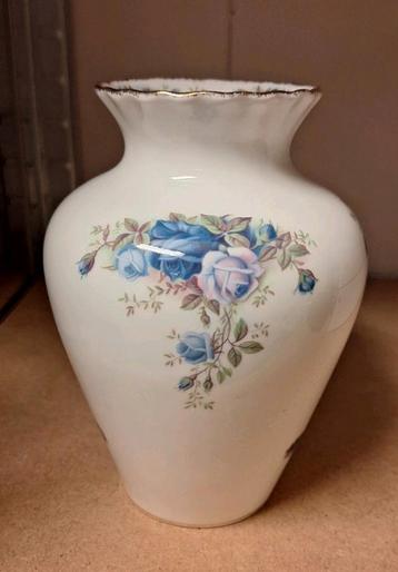 Royal albert moonlight rose vaas 18cm beschikbaar voor biedingen