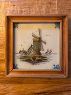 Oude Makkum tegel met molen in houten lijst, Antiek en Kunst, Antiek | Wandborden en Tegels, Ophalen of Verzenden
