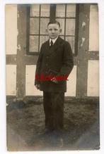 P13; De jongen met de Bijbel., Verzamelen, Foto's en Prenten, Foto, Zo goed als nieuw, Voor 1940, Kind