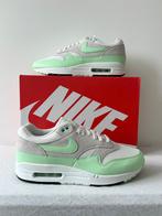 Nike Air Max 1 Essential Vapor Green (EU 43), Wit, Nike, Nieuw, Ophalen of Verzenden