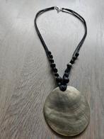 Ketting met schelp parelmoer hanger, Ophalen of Verzenden, Zo goed als nieuw, Steen of Mineraal