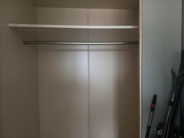 3-deurs Hanglegkast met Spiegel€30,00