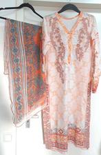 Wit pastel oranje geborduurde Indiase ksmeez dupetta, Kleding | Dames, Overige typen, Wit, Ophalen of Verzenden, Zo goed als nieuw