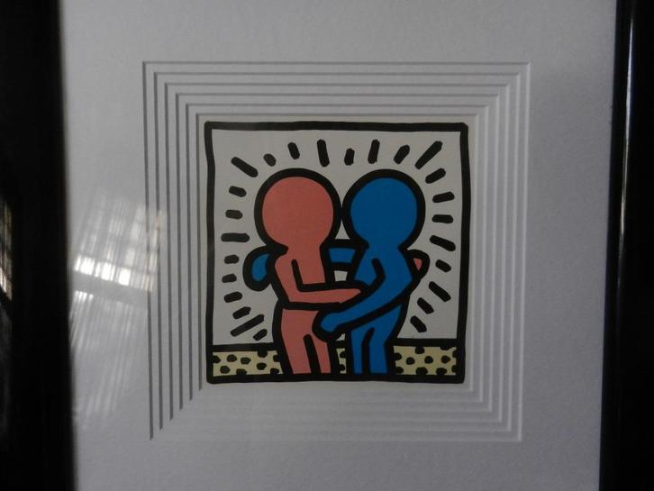 Reproductie naar Keith Haring Best Buddies 1987 14,7x14,7 cm, Antiek en Kunst, Kunst | Litho's en Zeefdrukken, Ophalen of Verzenden