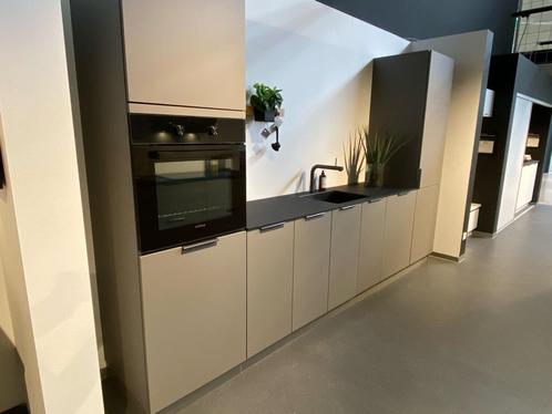 Complete showroomkeuken, bom vol apparaten!, Huis en Inrichting, Keuken | Complete keukens, Nieuw, Dubbelwandige keuken, Grijs