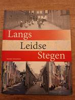 Langs Leidse Stegen, Boeken, Geschiedenis | Stad en Regio, Ophalen of Verzenden, 20e eeuw of later, Zo goed als nieuw