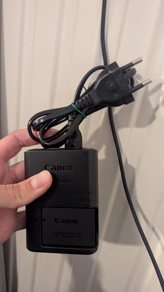 Canon LC-E12E oplader (inclusief LP-E12 batterij), Audio, Tv en Foto, Fotografie | Accu's en Batterijen, Ophalen of Verzenden