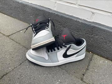 Jordan 1 low light smoke grey beschikbaar voor biedingen