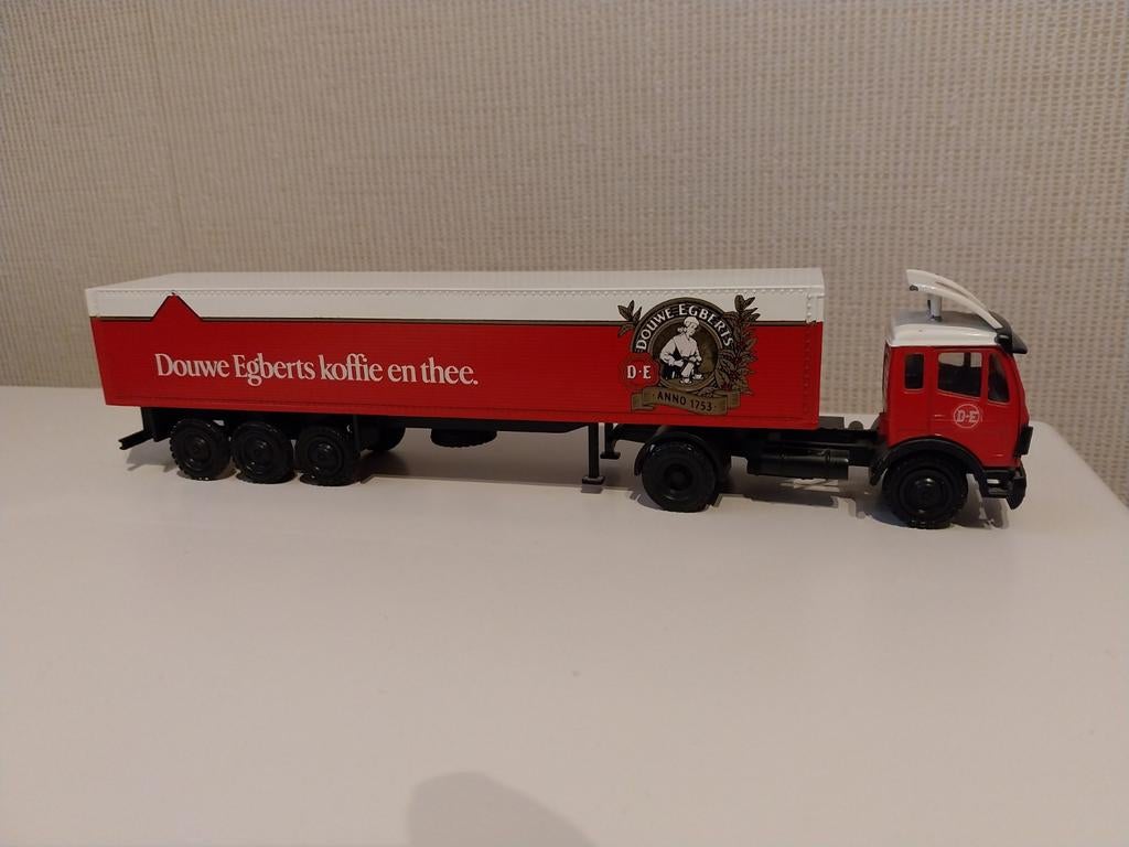 N.Z.G. Mercedes Benz Douwe Egberts Koffie, Hobby en Vrije tijd, Modelauto's | 1:50, Ophalen of Verzenden, Gebruikt, Bus of Vrachtwagen