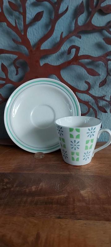 3 kop en schotels van regout royal spinx beschikbaar voor biedingen
