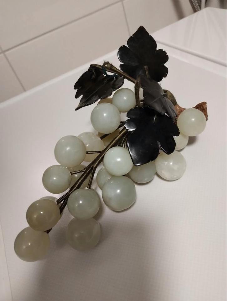 Vintage jade druiventros met zijde draad omwikkeld, Antiek en Kunst, Curiosa en Brocante, Ophalen of Verzenden