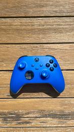 Blauwe Xbox series controller met oplaadbare batterij zgan!, Controller, Ophalen of Verzenden, Zo goed als nieuw, Draadloos