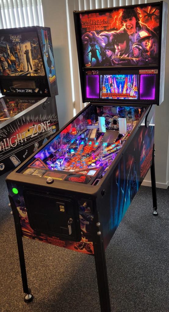 Netflix Stranger Things Premium van Stern Pinball, Verzamelen, Automaten | Flipperkasten, Zo goed als nieuw, Elektronisch, Flipperkast