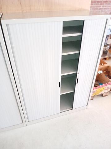 Van Blerk Stalen kast met afsluitbare roldeur archiefkast beschikbaar voor biedingen