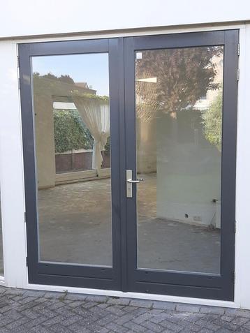 Twee openstaande tuindeuren 2.30 m x 1 m met dubbel glas  beschikbaar voor biedingen