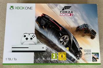 Xbox One S 1TB - werkend in doos met 4 games beschikbaar voor biedingen