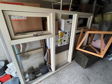 NIEUW Houten kozijn voor vast glas met twee bovenlichten beschikbaar voor biedingen