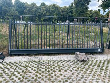 Vrijdragende Heras Delta 3 schuifpoort compleet, nieuwstaat! beschikbaar voor biedingen
