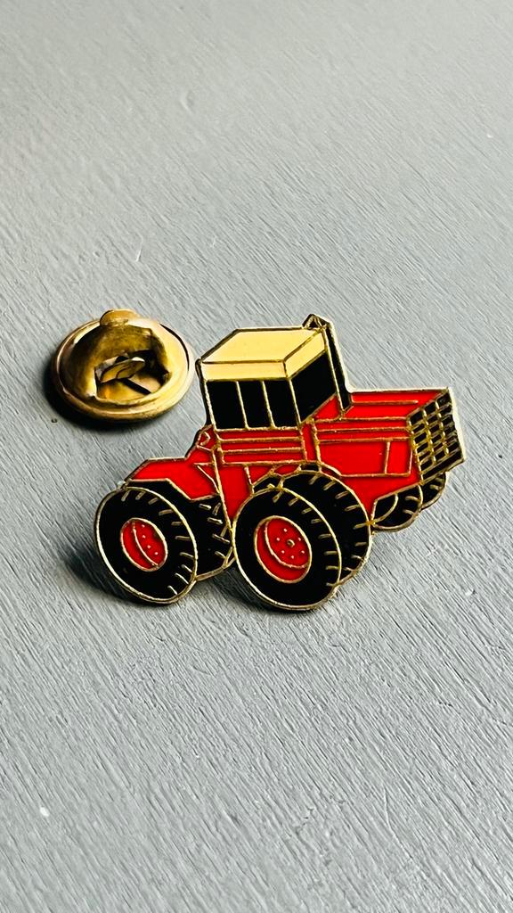 Vintage Tractor pin, Verzamelen, Speldjes, Pins en Buttons, Zo goed als nieuw, Speldje of Pin, Transport, Ophalen of Verzenden