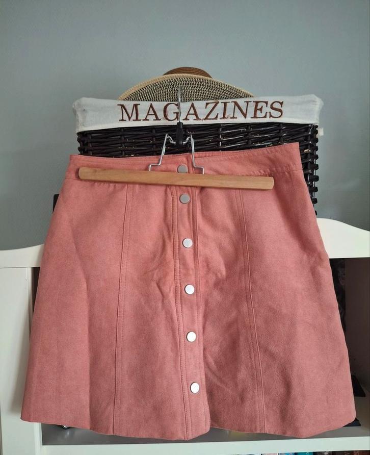 Zalm/ oudroze suede look rokje maat 38, Kleding | Dames, Rokken, Zo goed als nieuw, Maat 38/40 (M), Roze, Ophalen of Verzenden